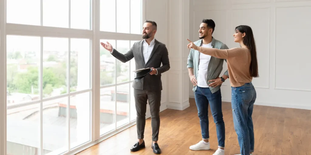 how much do a real estate agent make per sale