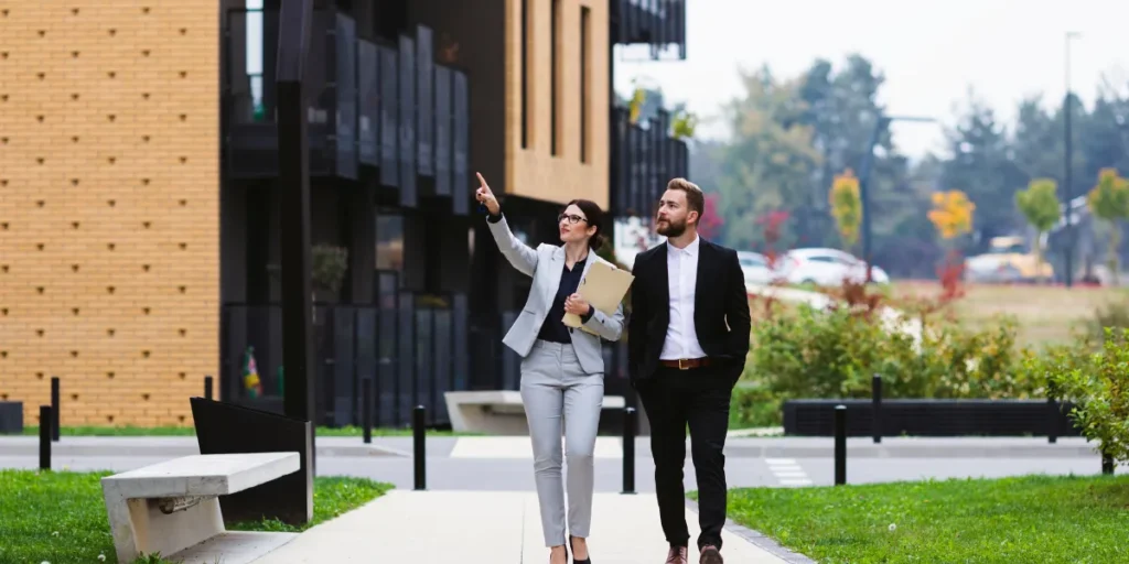 how much does a real estate agent make